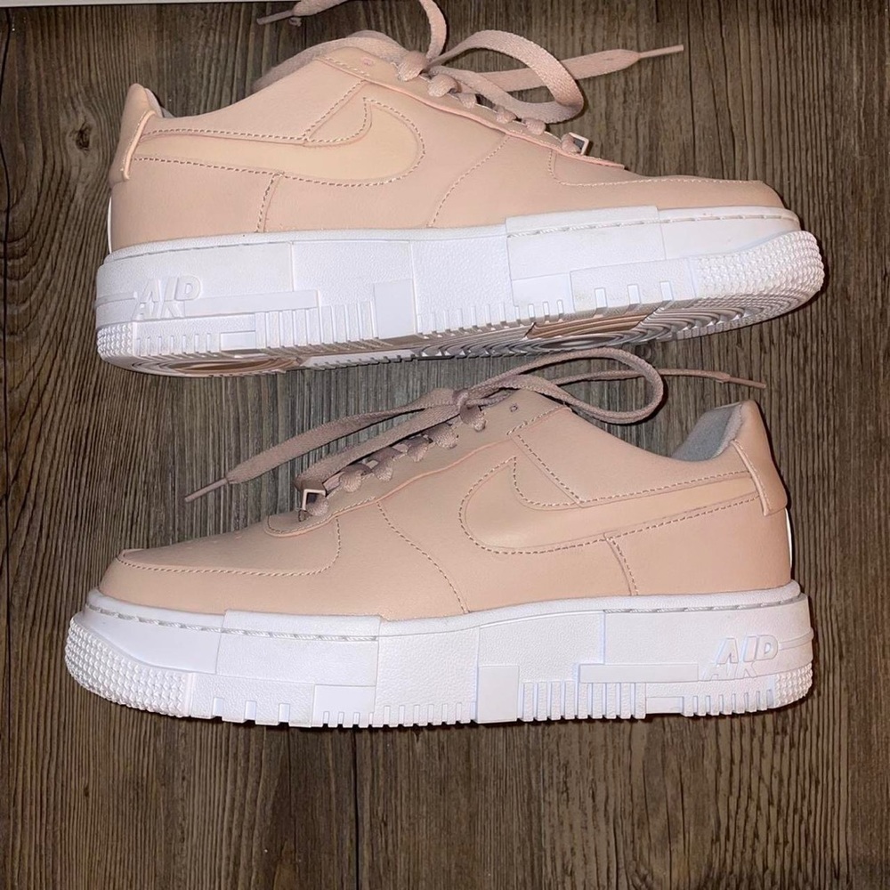 Nike Air Force 1 Pixel